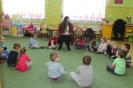 Czytanie bajki przez mamę Elizy Majcher w ramach akcji Cała Polska Czyta dzieciom