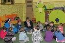 Czytanie bajki przez mamę Piotrusia Rabuszko w ramach akcji Cała Polska Czyta Dzieciom
