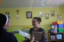 Czytanie bajki przez mamę Tymka Mierzwy w ramach akcji Cała Polska Czyta Dzieciom